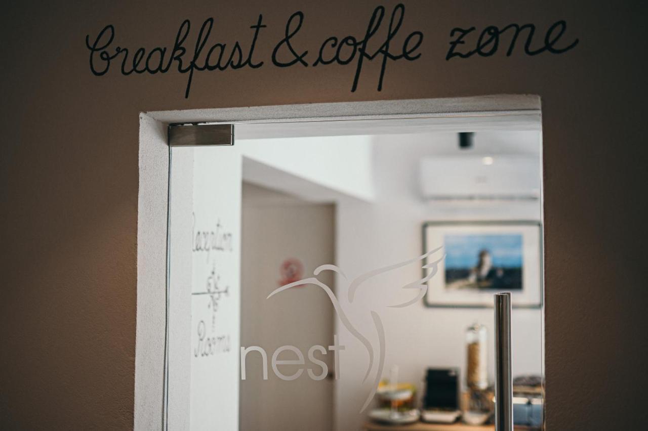 Nest Guesthouse ドロベタ＝トゥルヌ・セヴェリン エクステリア 写真