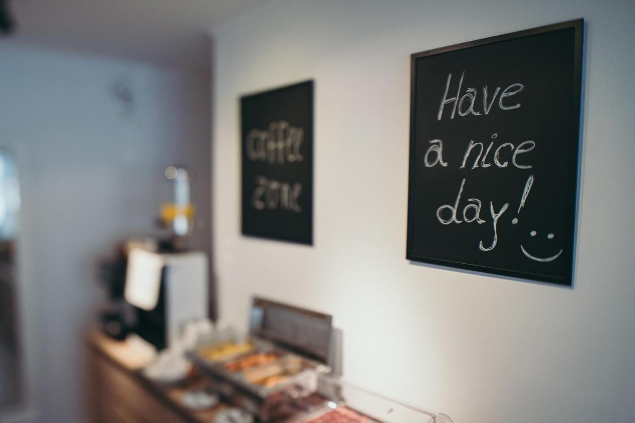 Nest Guesthouse ドロベタ＝トゥルヌ・セヴェリン エクステリア 写真