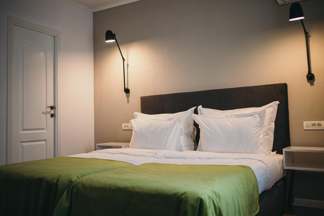 Nest Guesthouse ドロベタ＝トゥルヌ・セヴェリン エクステリア 写真