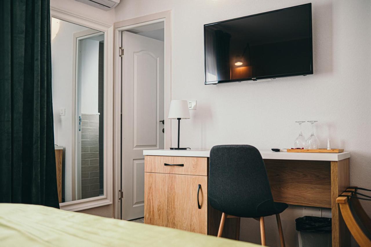 Nest Guesthouse ドロベタ＝トゥルヌ・セヴェリン エクステリア 写真