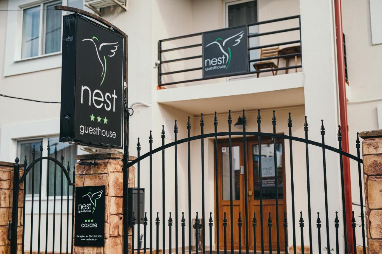 Nest Guesthouse ドロベタ＝トゥルヌ・セヴェリン エクステリア 写真