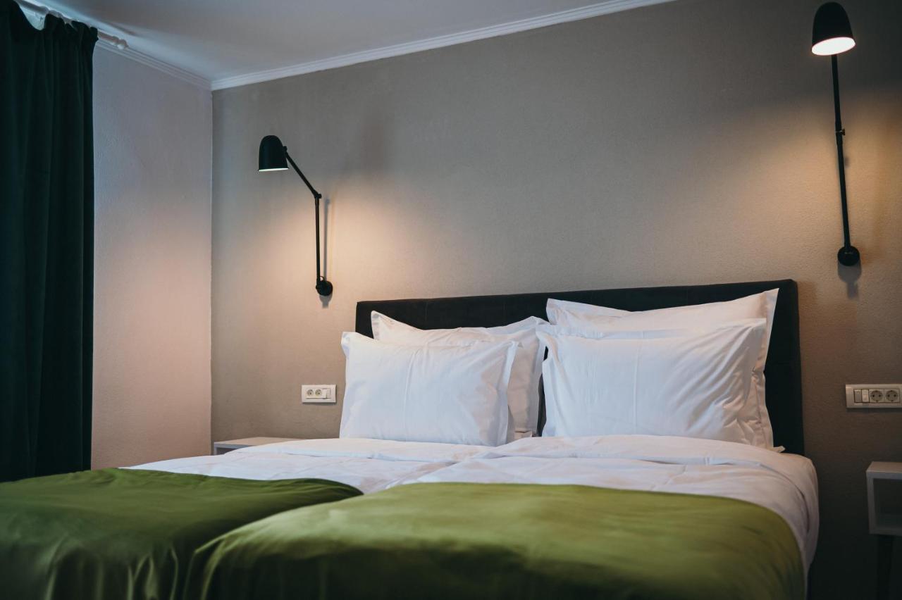 Nest Guesthouse ドロベタ＝トゥルヌ・セヴェリン エクステリア 写真