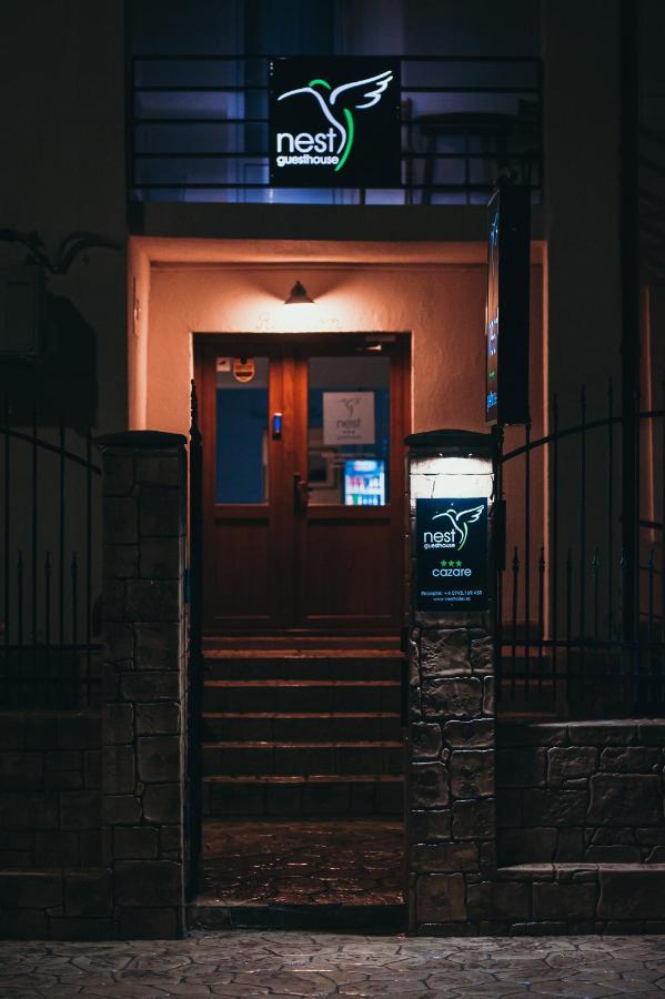Nest Guesthouse ドロベタ＝トゥルヌ・セヴェリン エクステリア 写真