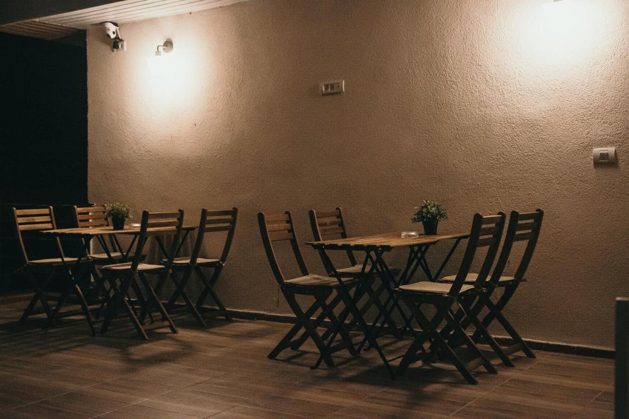 Nest Guesthouse ドロベタ＝トゥルヌ・セヴェリン エクステリア 写真