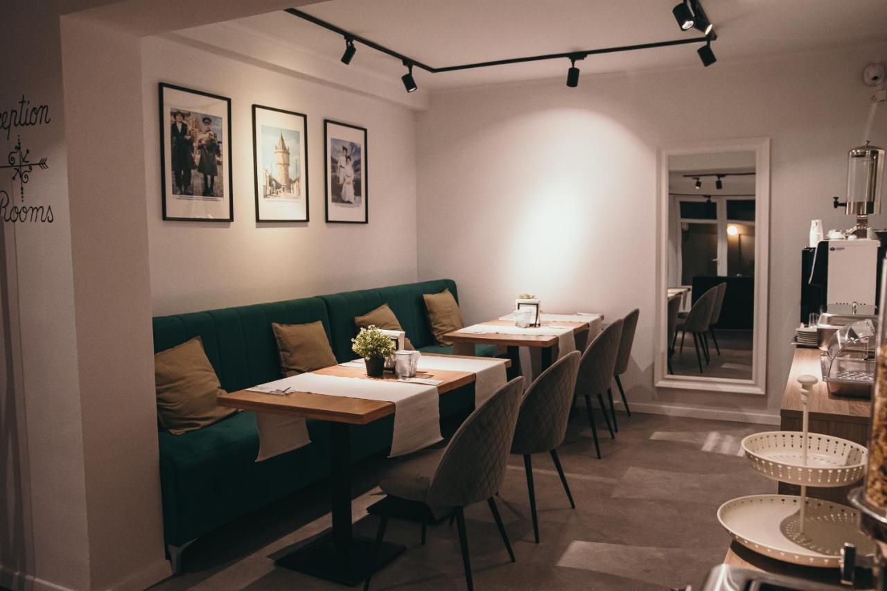 Nest Guesthouse ドロベタ＝トゥルヌ・セヴェリン エクステリア 写真