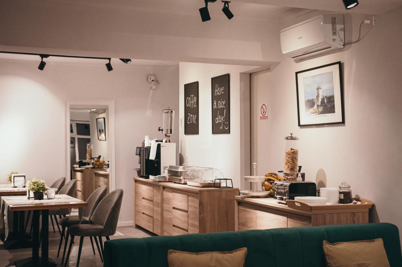 Nest Guesthouse ドロベタ＝トゥルヌ・セヴェリン エクステリア 写真